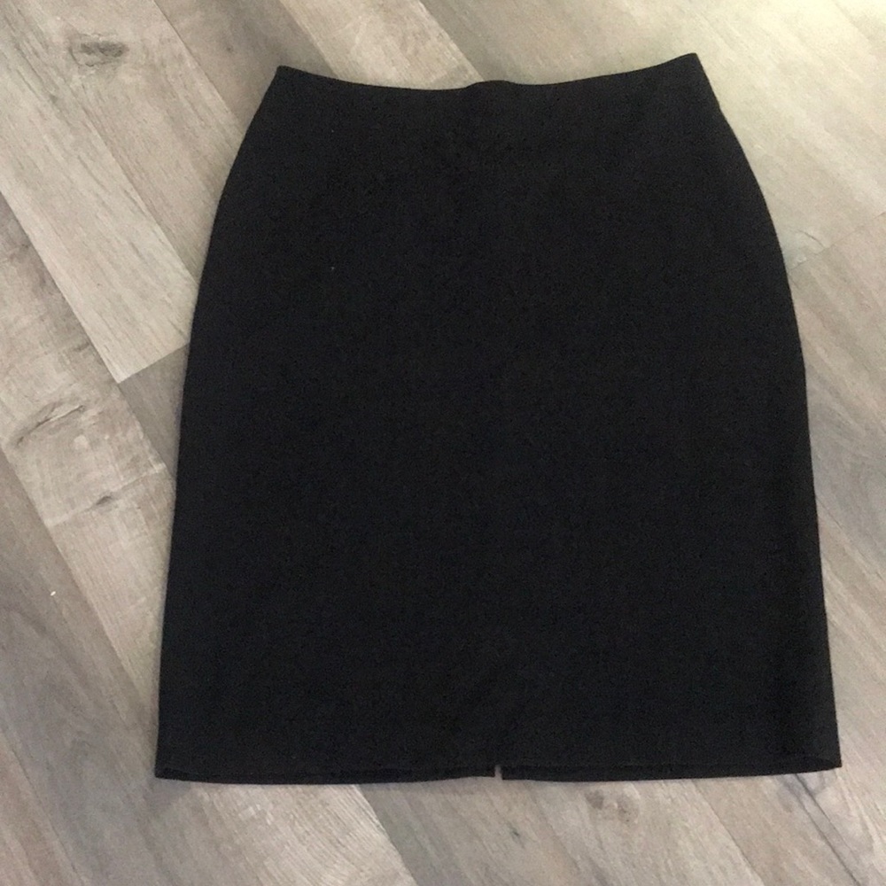 Skirt (knee length) size 4